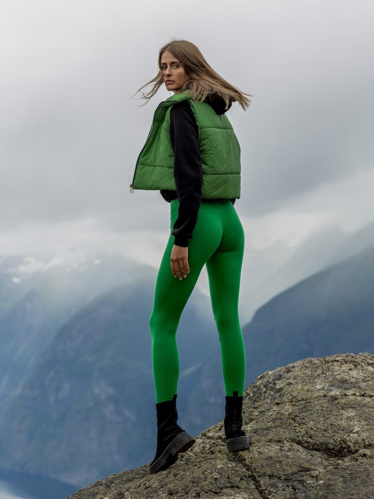 Ubrania w kolorach ziemi